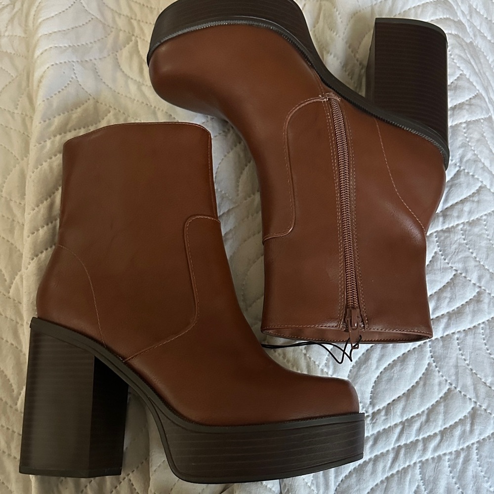 Soda Chestnut Heeled Boots